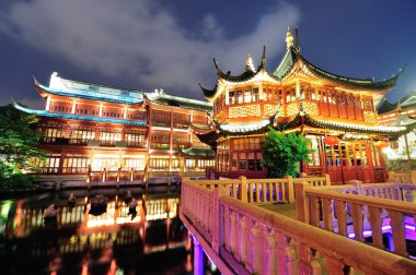 Pagoda bina shanghai