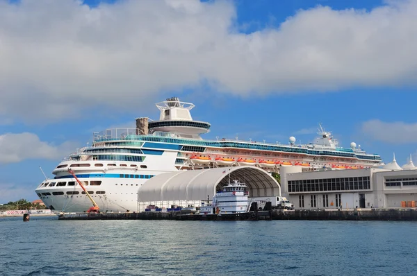 Cruise ship in Miami — Stock Photo, Image