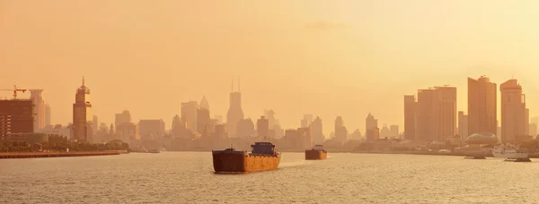 Boat and Shanghai — Stock Photo, Image