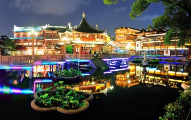 Pagoda bina shanghai