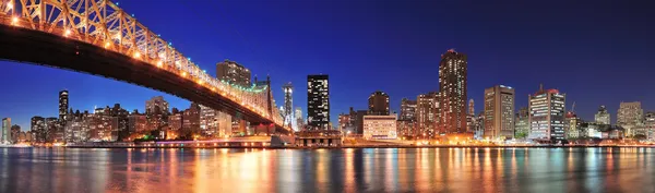 Queensboro Bridge und Manhattan — Stockfoto