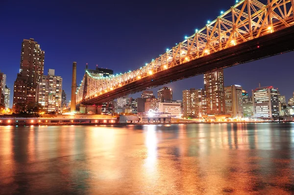 クイーンズボロー ブリッジとマンハッタン — ストック写真