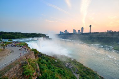 Niagara falls closeup alacakaranlıkta
