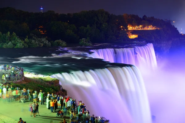 Cataratas do Niágara à noite — Fotografia de Stock