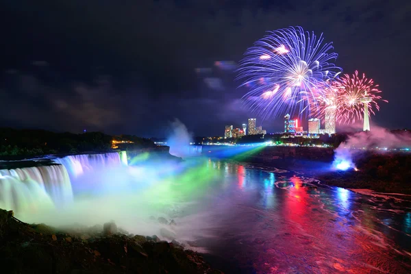 Niagara falls i fajerwerki — Zdjęcie stockowe