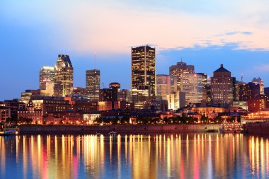 Montreal gün batımında Nehri üzerinde