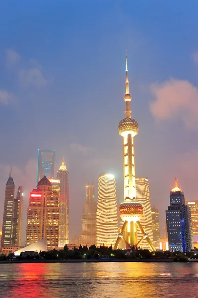 Shanghai skyline à noite — Fotografia de Stock