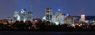Montreal alacakaranlıkta Nehri üzerinde