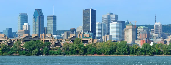 Montreal stadssilhuetten över floden panorama — Stockfoto