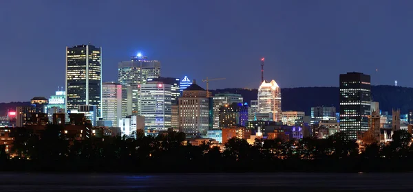 Montreal nad řekou za soumraku — Stock fotografie