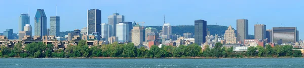 Skyline de Montréal au-dessus du panorama fluvial — Photo