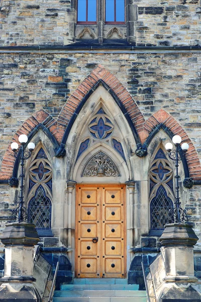 Alte tür in ottawa — Stockfoto