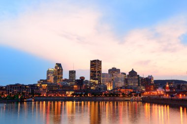 Montreal gün batımında Nehri üzerinde