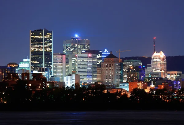 Montreal over rivier in de schemering — Stockfoto