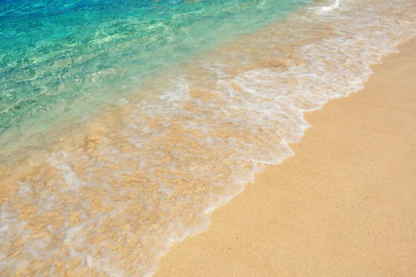Colorido agua de mar en la playa —  Fotos de Stock
