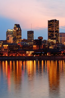 Montreal gün batımında Nehri üzerinde