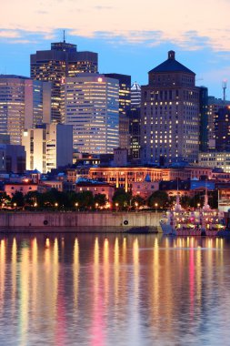 Montreal gün batımında Nehri üzerinde