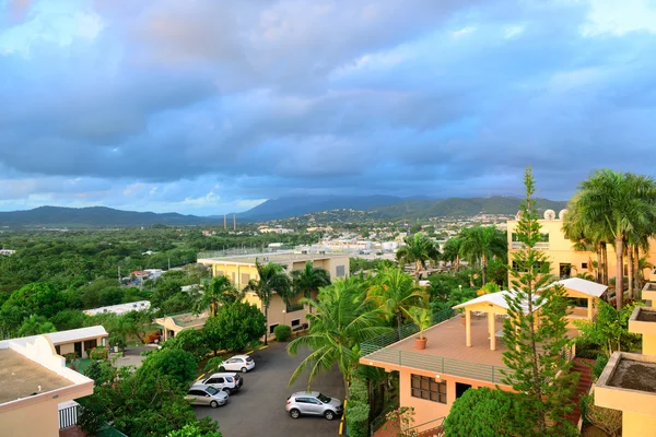 Vakantie resort over berg — Stockfoto