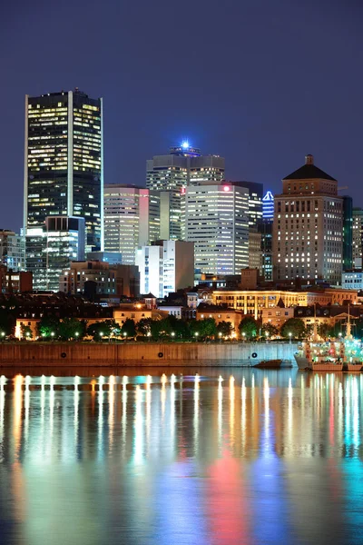 Montreal över floden i skymningen — Stockfoto