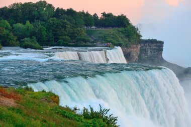 Niagara falls closeup alacakaranlıkta