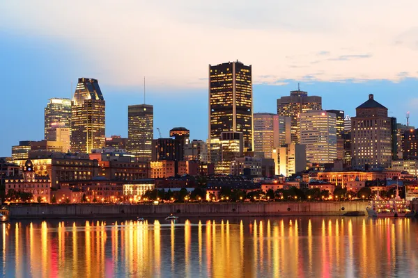 Montreal über Fluss bei Sonnenuntergang — Stockfoto