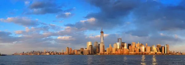 Şehir merkezindeki manhattan skyline — Stok fotoğraf