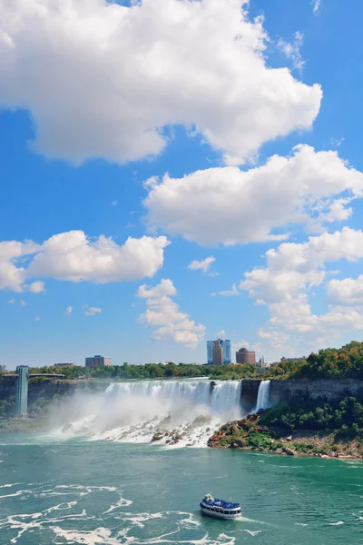 Niagara falls z łodzi — Zdjęcie stockowe