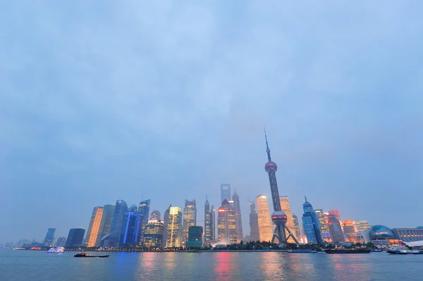 Shanghai skyline por la noche —  Fotos de Stock