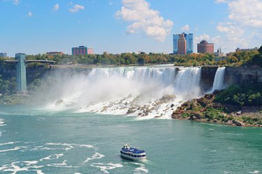 tekne ile Niagara Şelalesi