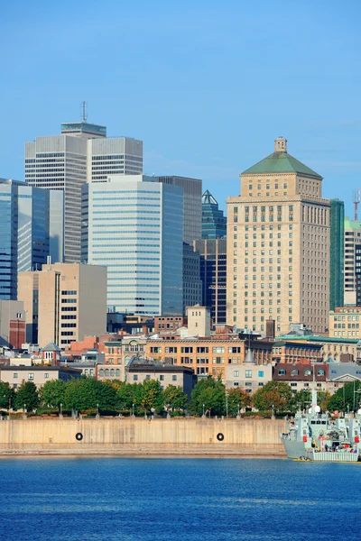 Montreal stadssilhuetten över floden — Stockfoto