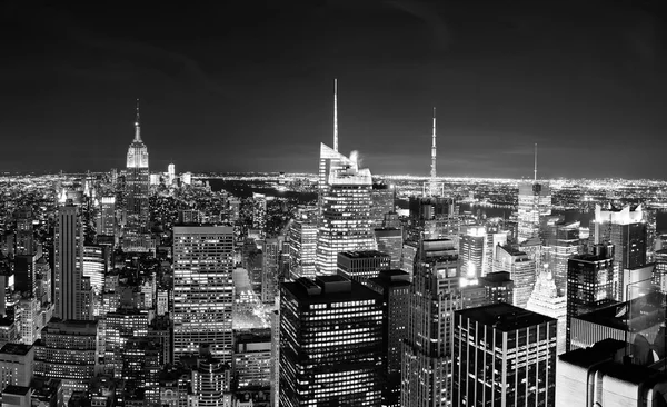 New York stad Manhattan skyline på natten — Stockfoto