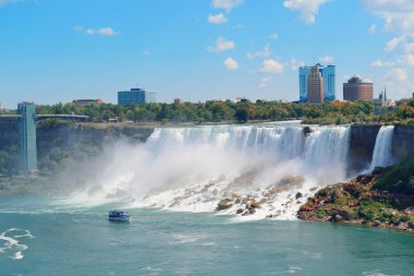 tekne ile Niagara Şelalesi