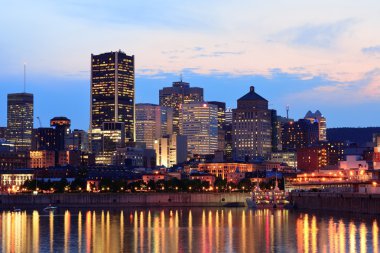 Montreal gün batımında Nehri üzerinde