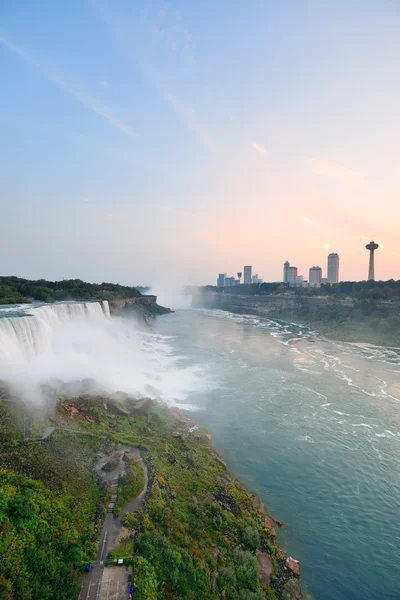 Primeros planos de las Cataratas del Niágara al atardecer — Foto de Stock