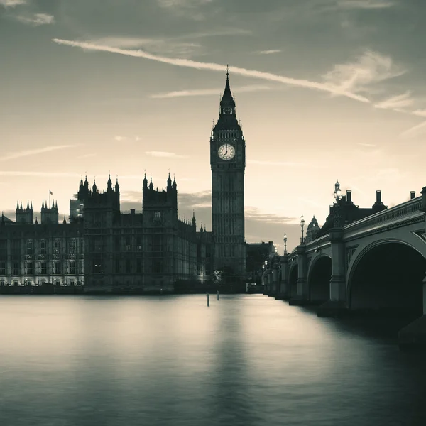 Londra alacakaranlıkta — Stok fotoğraf