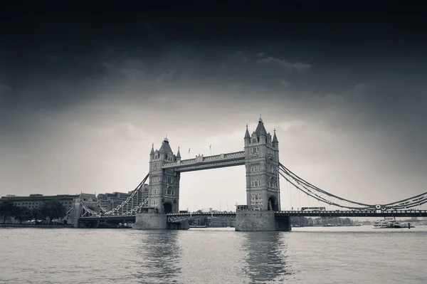 Tower Bridge in bianco e nero — Foto Stock