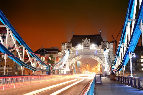 Tower Bridge 's nachts — Stockfoto