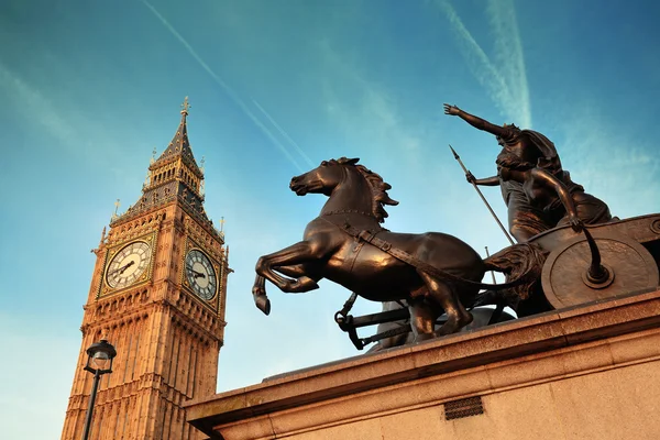 Reina bodica estatua en Londres — Stockfoto