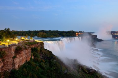 Niagara falls closeup alacakaranlıkta
