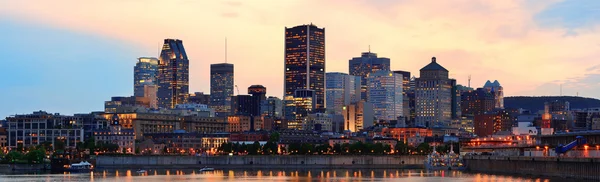 Montreal nad řekou za soumraku — Stock fotografie