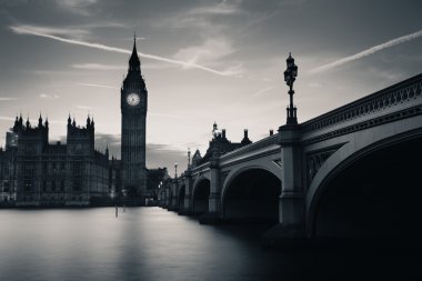 Londra alacakaranlıkta