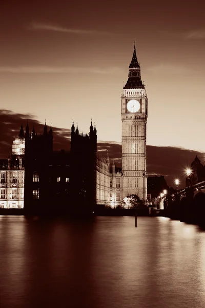 London in der Abenddämmerung — Stockfoto