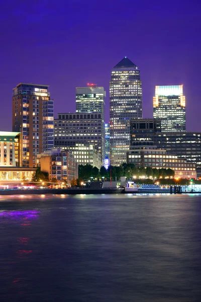 London Canary Wharf nachts — Stockfoto