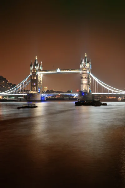 Tower Bridge 's nachts — Stockfoto