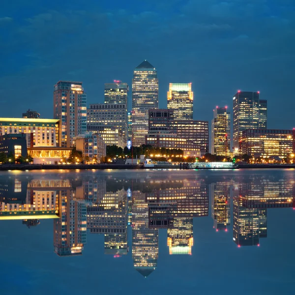 Londra Canary Wharf di notte — Foto Stock