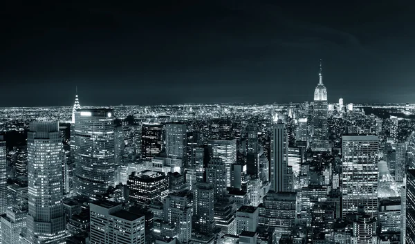 New York City Manhattan Skyline bei Nacht — Stockfoto