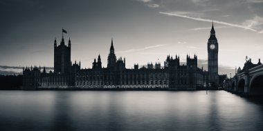 Londra alacakaranlıkta
