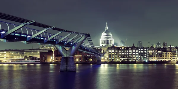 Millennium Bridge and St Pauls — Stock Photo, Image