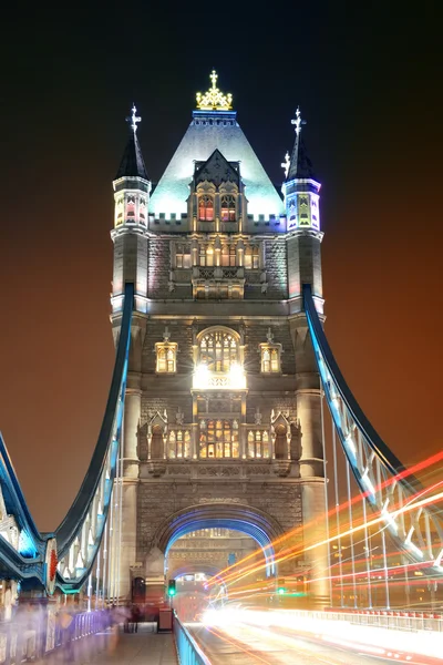 Tower Bridge 's nachts — Stockfoto