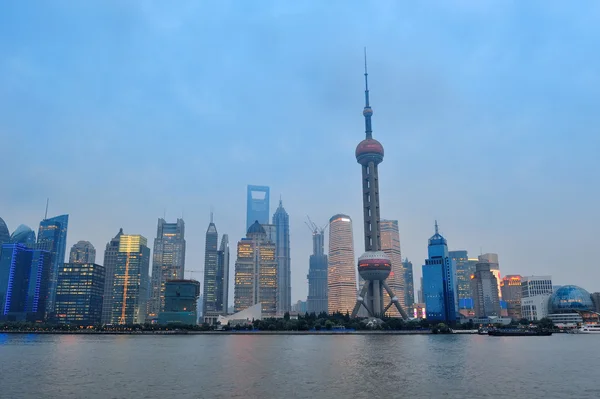 Shanghai skyline 's nachts — Stockfoto